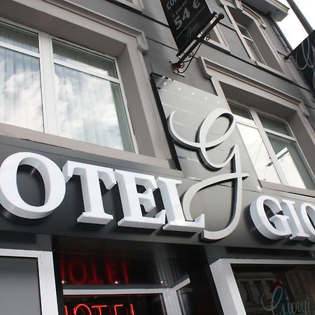 Hotel Giorgi Et Logements Insolites-Jacuzzi Prive Bastogne Extérieur photo