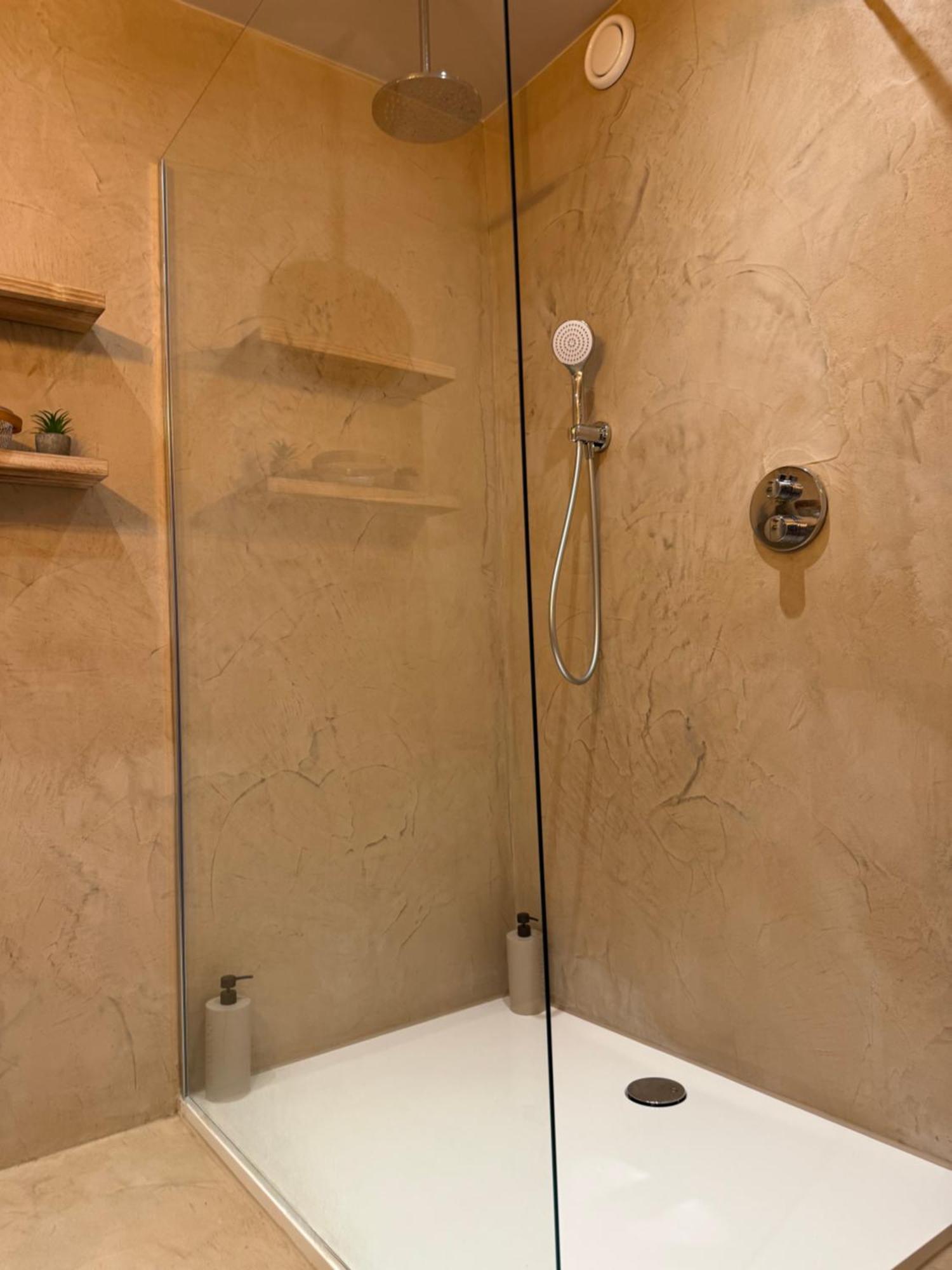 Hotel Giorgi Et Logements Insolites-Jacuzzi Prive Bastogne Extérieur photo
