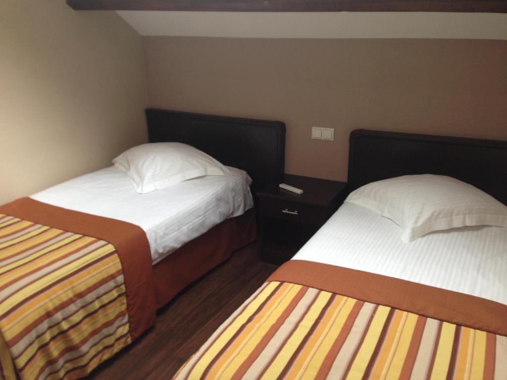 Hotel Giorgi Et Logements Insolites-Jacuzzi Prive Bastogne Chambre photo